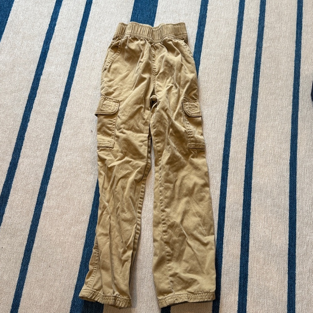 The Children’s Place boy’s Cargo Pants in Tan and Black. Size 8 SLIM. - Picture 5 of 5